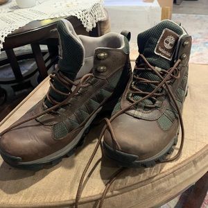 Timberland men’s boots size 9.5! Work once great condition.